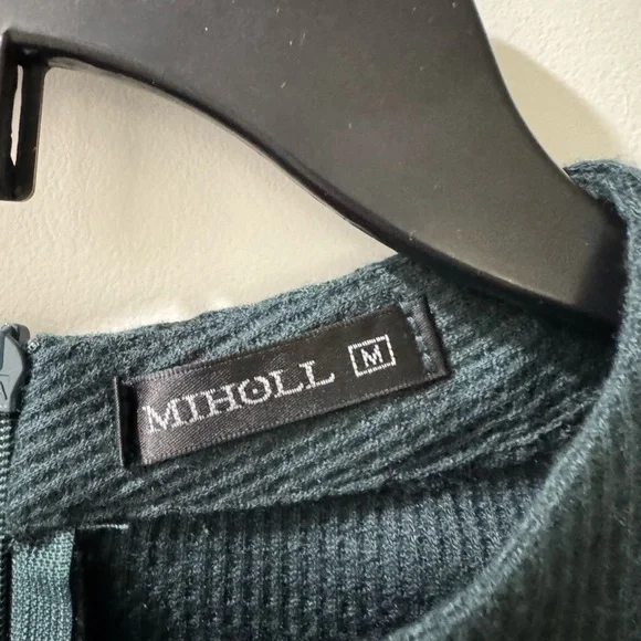 Women's Green Lace Sleeve Top - Picture 2 of 4